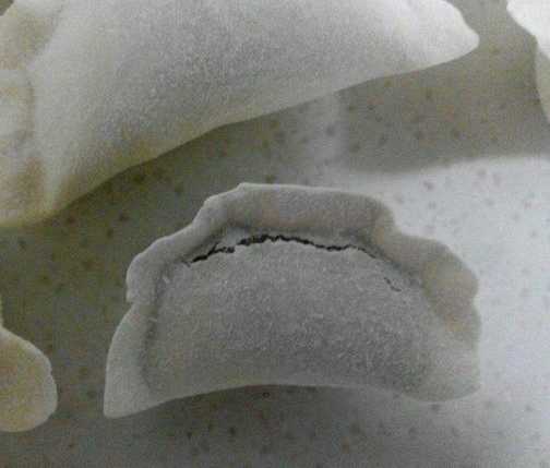 餃子機做出來的餃子一凍就裂，怎么回事？