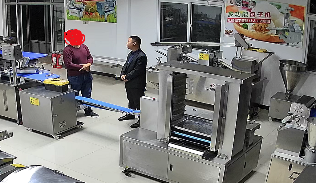 負(fù)債千萬老鐵用包子機(jī)做生坯包子 負(fù)債千萬老鐵用包子機(jī)做生坯包子