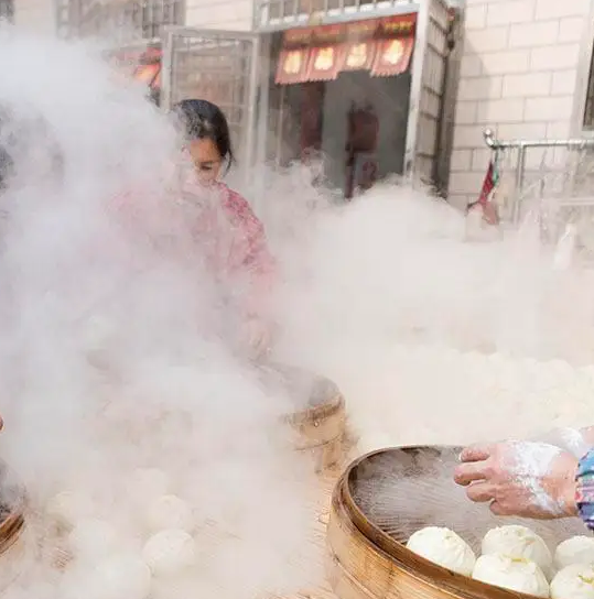 大排檔老鐵用包子機做半熟生坯包子，靠不靠譜？
