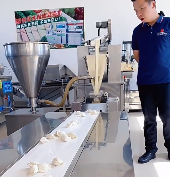 房地產(chǎn)大亨使用餃子機開餃子館？