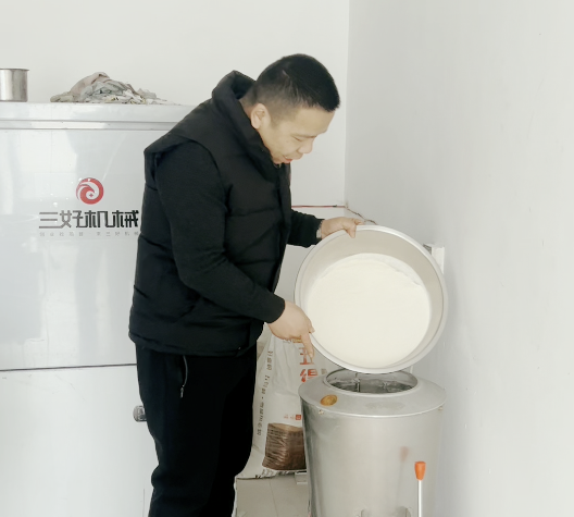 用面條機(jī)怎么拌面 用面條機(jī)怎么拌面