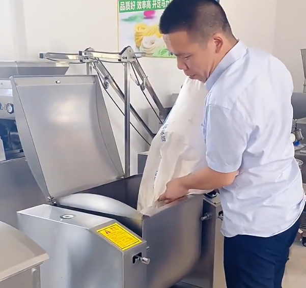 使用包子機包包子，應該怎么和面