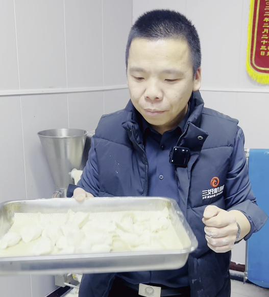 三好餃子機(jī)怎么做蝦仁餃子