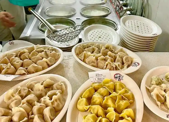開餃子館效率翻倍，全靠這臺智能餃子機