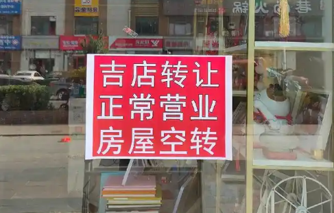 商鋪出租潮中，這臺(tái)餃子機(jī)逆勢(shì)翻紅：1小時(shí)12000個(gè)，省下40個(gè)工人工資！ 